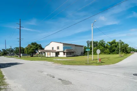 212 N 35th Street Morehead City NC 28557
