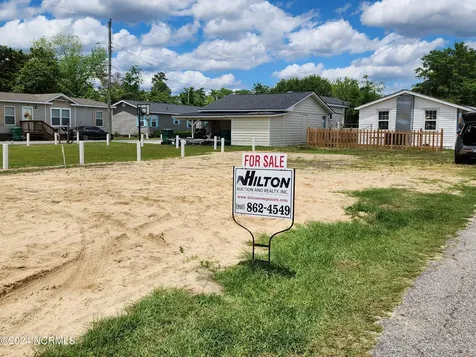 27 Moore Street Elizabethtown NC 28337