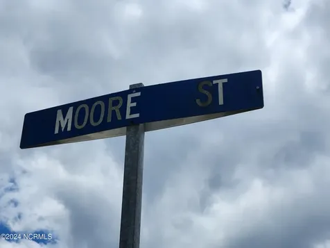 27 Moore Street Elizabethtown NC 28337