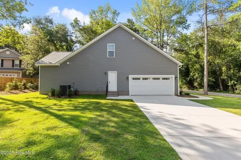 816 Red Hawk Place Vass NC 28394