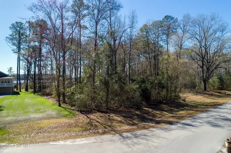 75 Winfield Lane Pinetown NC 27865