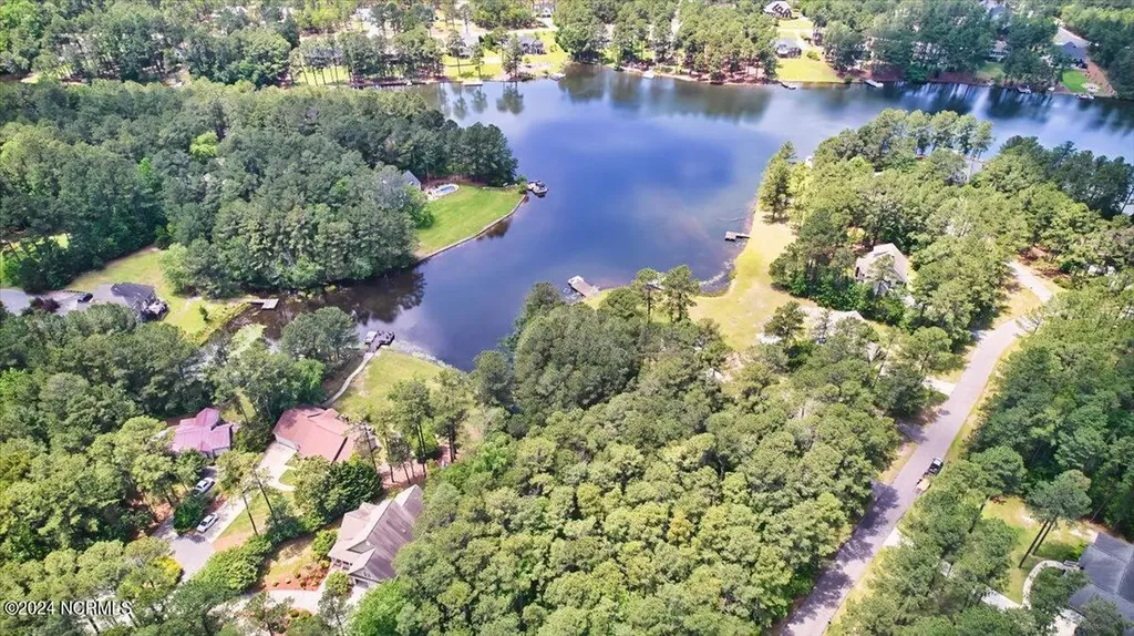 16 Lakeshore Drive Wagram NC 28396