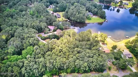 16 Lakeshore Drive Wagram NC 28396