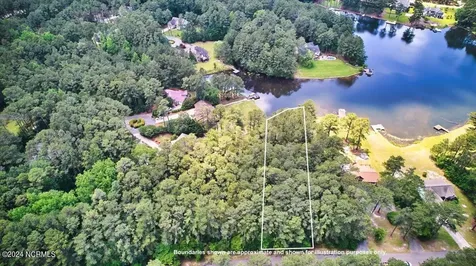 16 Lakeshore Drive Wagram NC 28396