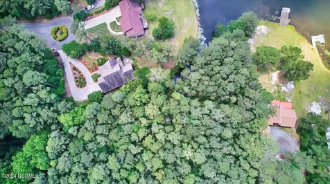 16 Lakeshore Drive Wagram NC 28396