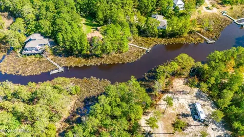 60 Pier Point Road N Oriental NC 28571