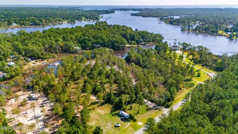 60 Pier Point Road N Oriental NC 28571