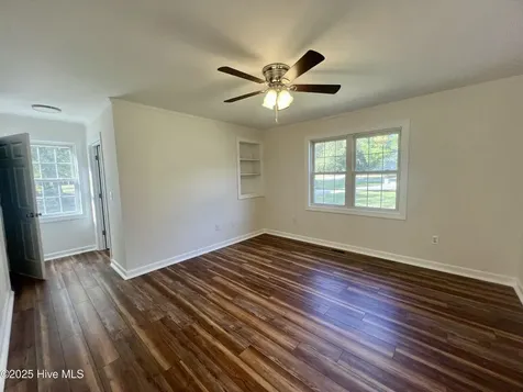 2443 Creekside Road Kinston NC 28504