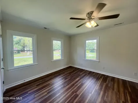 2443 Creekside Road Kinston NC 28504