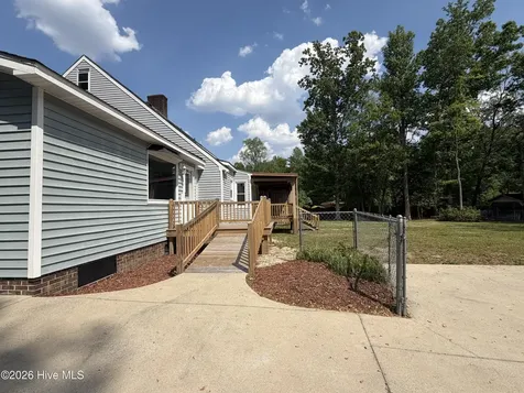 2443 Creekside Road Kinston NC 28504