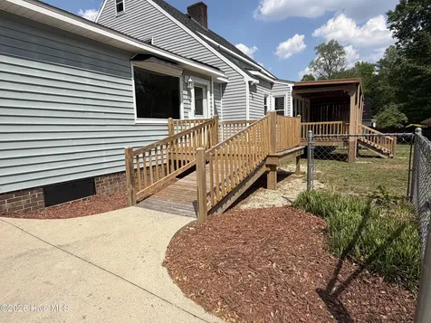 2443 Creekside Road Kinston NC 28504