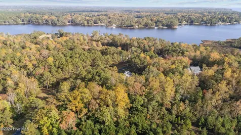 96 Highland Avenue Grantsboro NC 28529