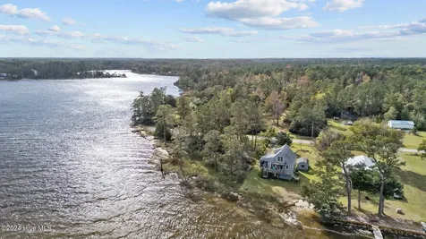 211 S River Drive Beaufort NC 28516
