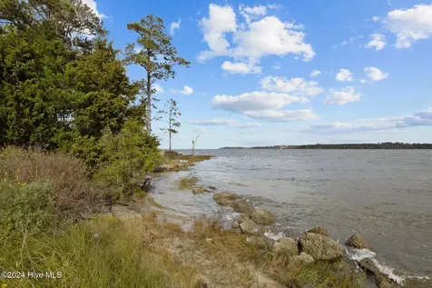 211 S River Drive Beaufort NC 28516