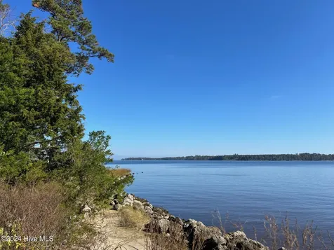 211 S River Drive Beaufort NC 28516