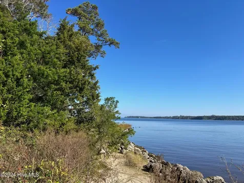 211 S River Drive Beaufort NC 28516