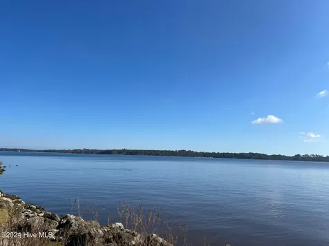 211 S River Drive Beaufort NC 28516