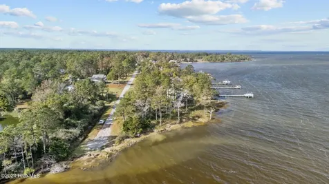 211 S River Drive Beaufort NC 28516