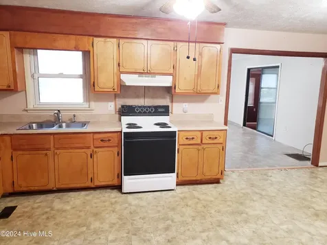 716 W Burkhead Street Whiteville NC 28472