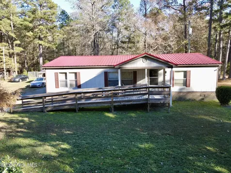 1109 Beegee Lane Williamston NC 27892