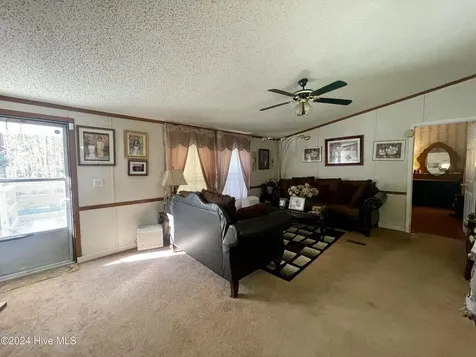 1109 Beegee Lane Williamston NC 27892