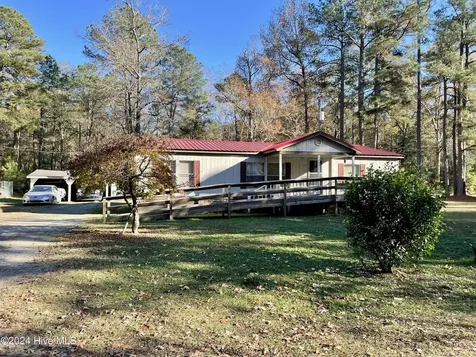 1109 Beegee Lane Williamston NC 27892