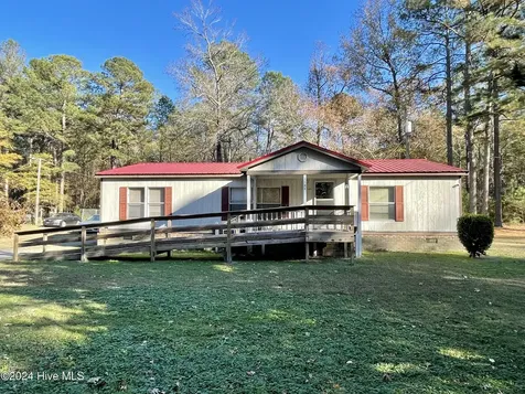 1109 Beegee Lane Williamston NC 27892