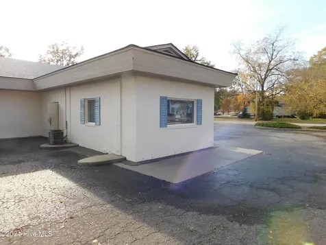110 W Church Street Laurinburg NC 28352