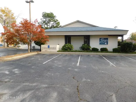 110 W Church Street Laurinburg NC 28352