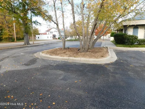 110 W Church Street Laurinburg NC 28352
