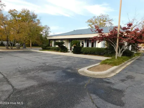 110 W Church Street Laurinburg NC 28352
