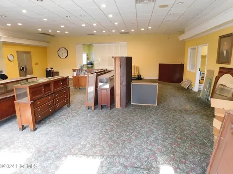 110 W Church Street Laurinburg NC 28352