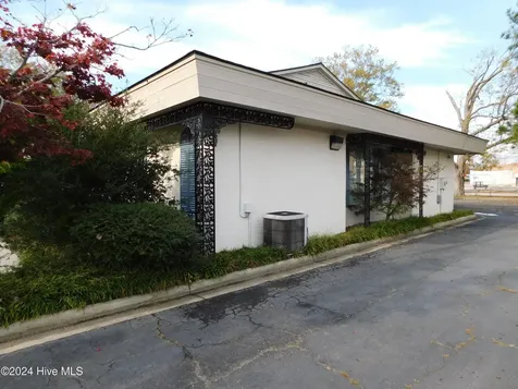 110 W Church Street Laurinburg NC 28352
