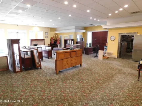 110 W Church Street Laurinburg NC 28352