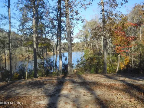 49 Deep Creek Road Chocowinity NC 27817