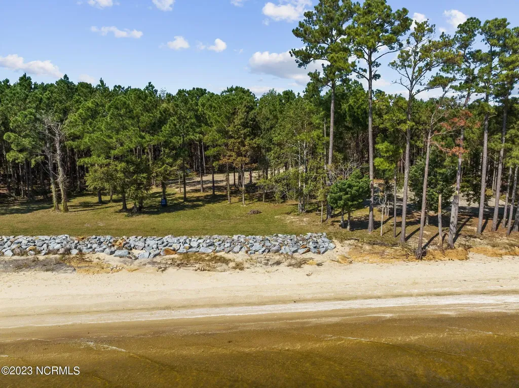 4 Sandy Bay Drive E Oriental NC 28571