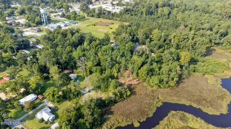 2 Dees Avenue Bayboro NC 28515