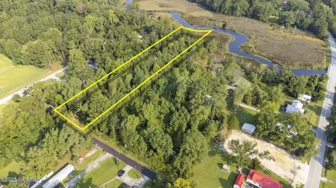 2 Dees Avenue Bayboro NC 28515