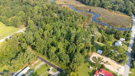 2 Dees Avenue Bayboro NC 28515
