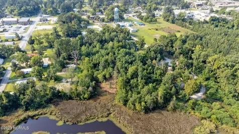 2 Dees Avenue Bayboro NC 28515