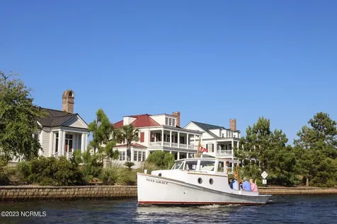 72 Oyster Point Road Oriental NC 28571