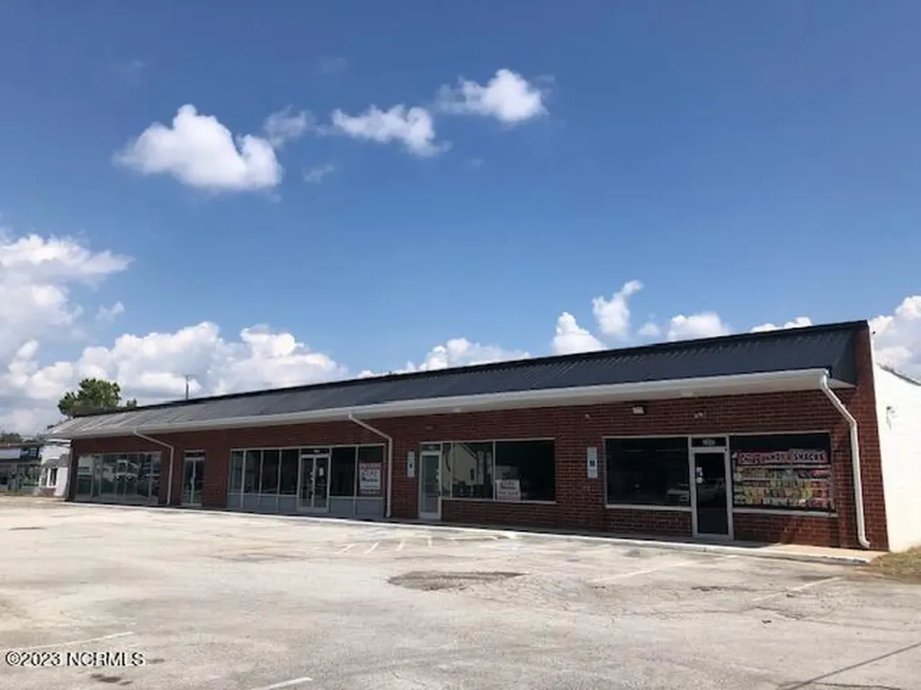 208 Henderson Drive Jacksonville NC 28540