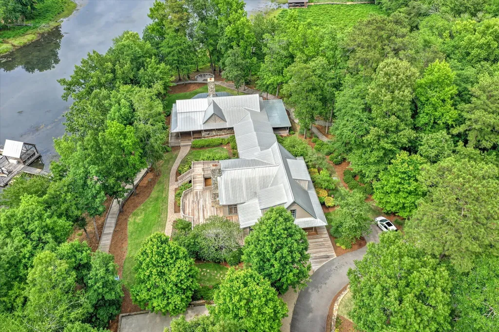 2087 Egret Circle Evans GA 30809