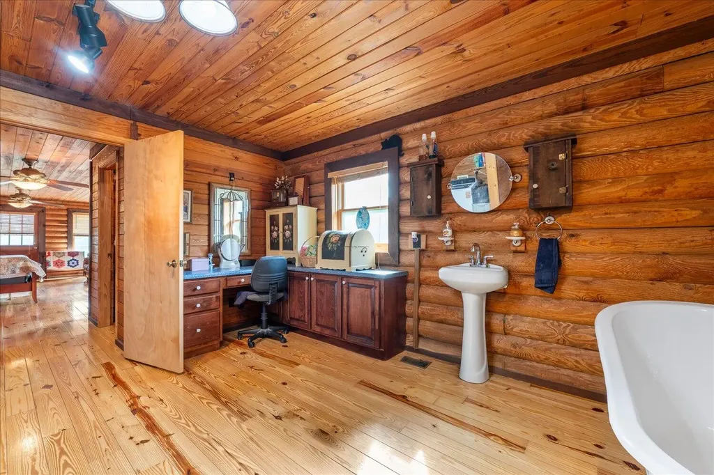 299 SW Hunting Club Road Crawfordville GA 30631