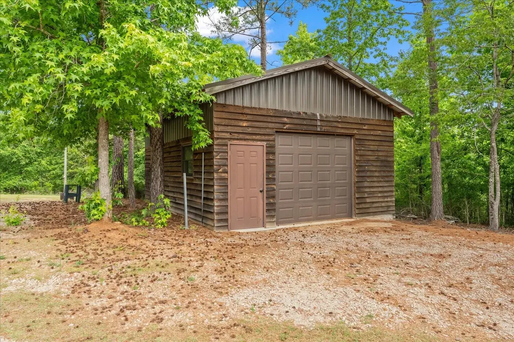 299 SW Hunting Club Road Crawfordville GA 30631
