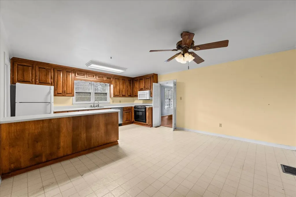 127 SW M.l.k. Jr Drive Crawfordville GA 30631