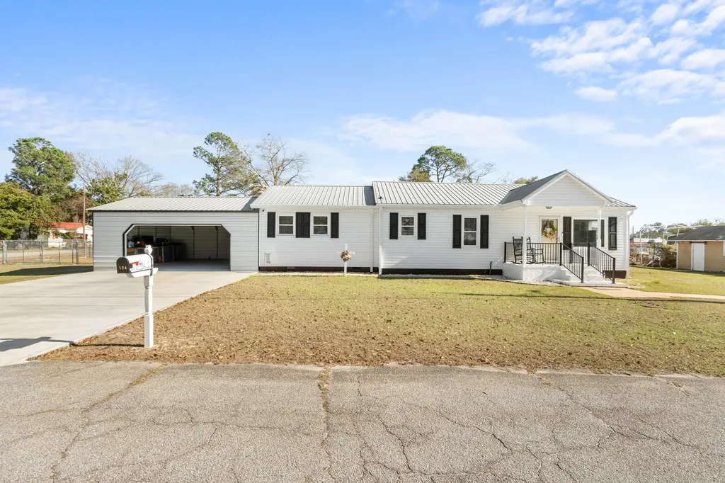 124 Pierce Avenue Swainsboro GA 30401