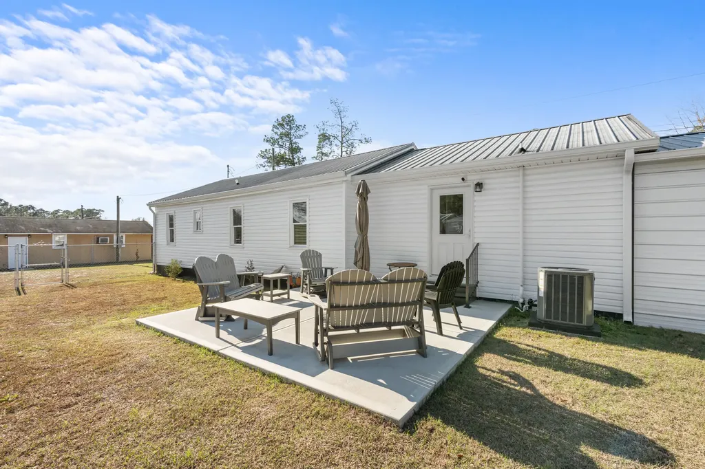 124 Pierce Avenue Swainsboro GA 30401
