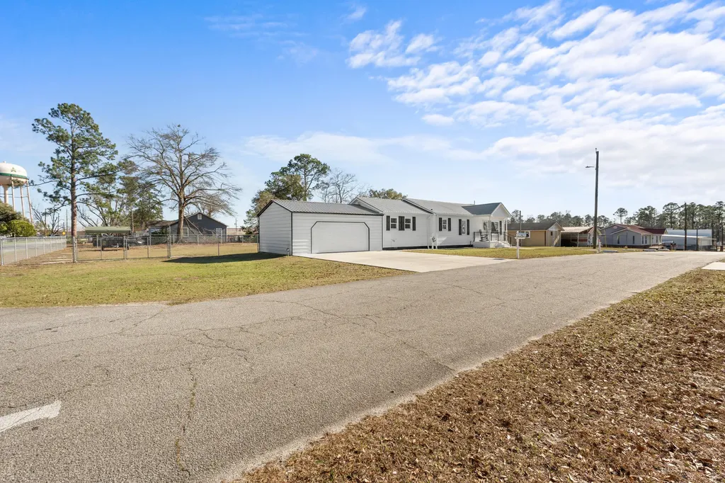 124 Pierce Avenue Swainsboro GA 30401