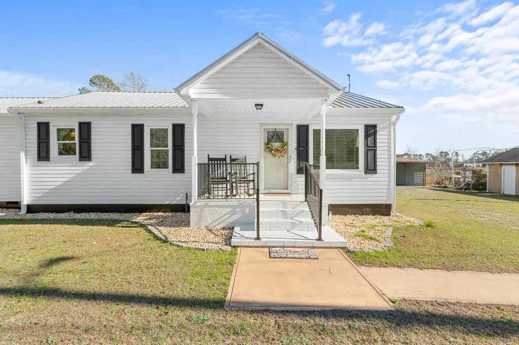124 Pierce Avenue Swainsboro GA 30401